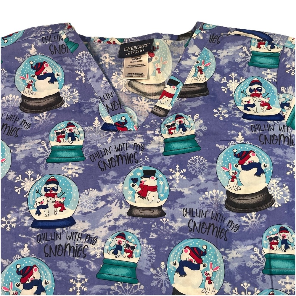 Cherokee Snow Globe "Chillin' With Myβ Snomies" Scrub Top Size Medium NWT